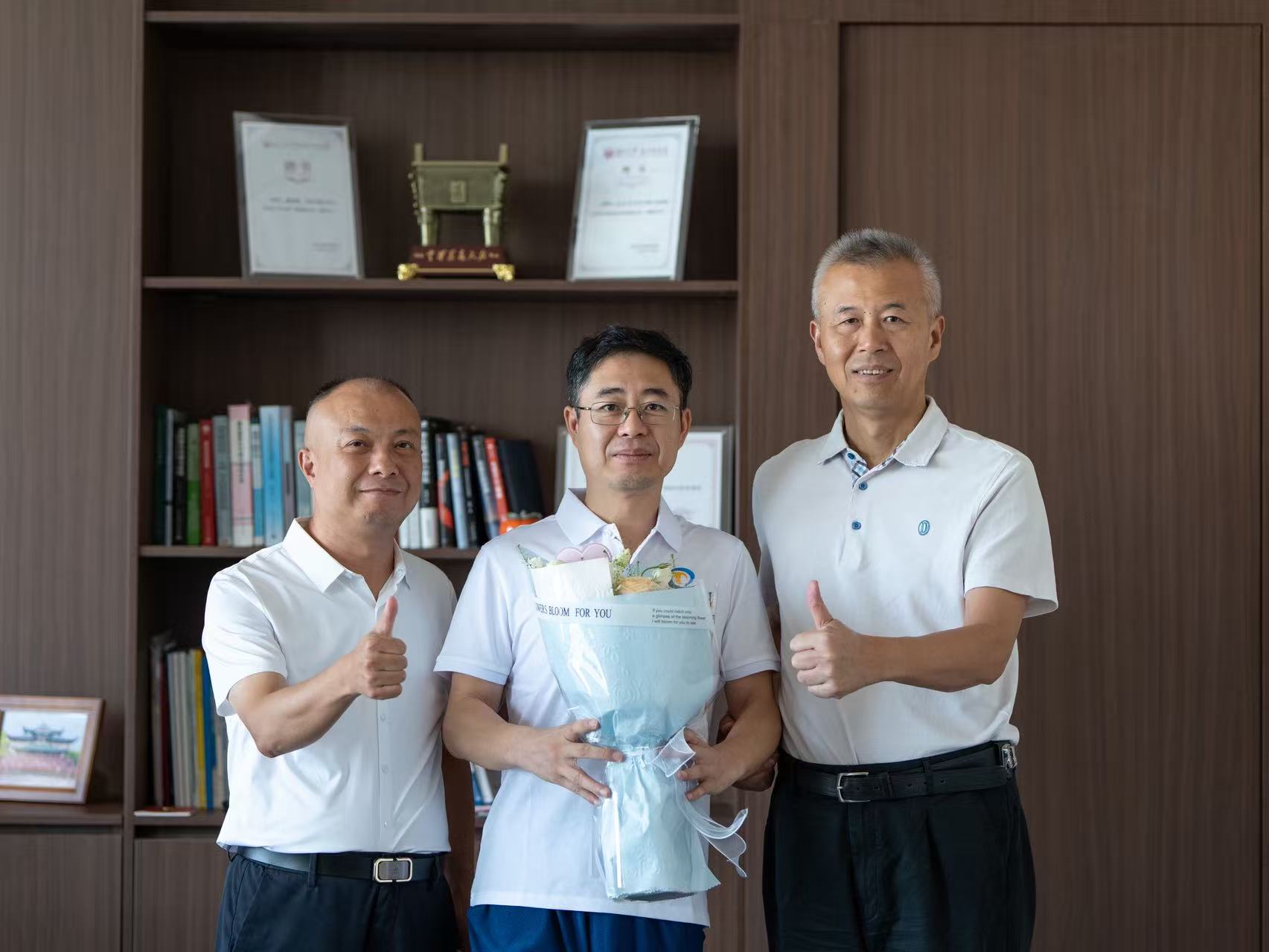 湖南大學校友總會代表走訪中騰科技：慰問全國勞模宋小金博士，傳遞母校關懷